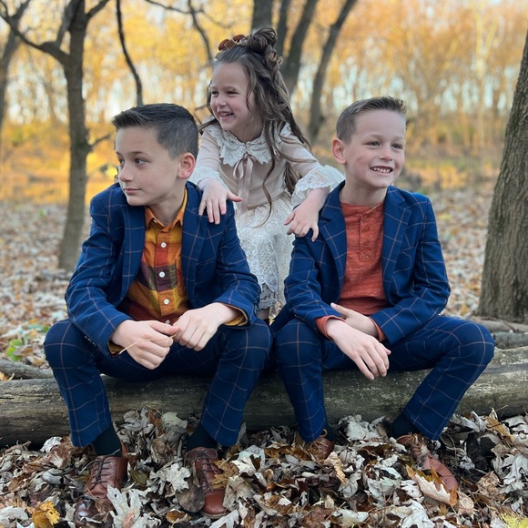 Meet your Posher, Amanda - Picture 2 of 2